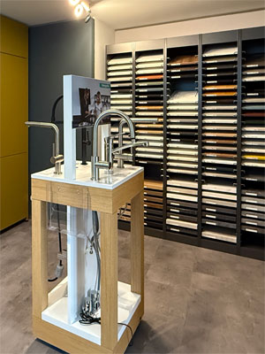 Ausstellung im Laden - Materialien und Armaturen